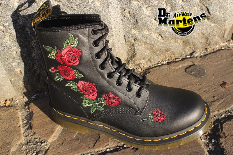 You are currently viewing BOOTS 1460 VONDA EN CUIR À BRODERIES FLEURIES DR MARTENS